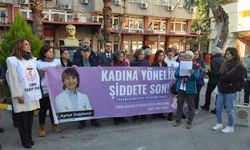 İzmir'de sağlık çalışanlarından kadına yönelik şiddete tepki