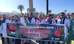 İzmir'de sağlık çalışanlarından Gazze için sessiz yürüyüş
