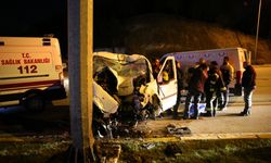 Denizli'de refüje çarpan kamyonetin sürücüsü öldü