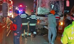 Manisa'da midibüs ile tırın çarpışması sonucu 12 kişi yaralandı