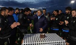 Menemen FK'da Yılmaz Vural'a esprili kutlama