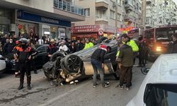 İzmir'de tabancayla yaralanıp otomobille kaçarken kaza yapan kişi öldü