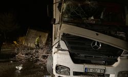 Devrilen kamyon Kayseri-Niğde kara yolunu trafiğe kapattı