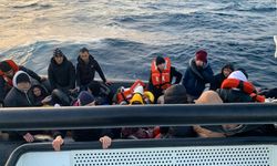 İzmir açıklarında 43 düzensiz göçmen yakalandı