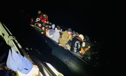 İzmir açıklarında 54 düzensiz göçmen yakalandı, 38 düzensiz göçmen kurtarıldı