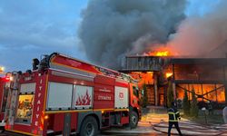 Kütahya'da porselen fabrikasında çıkan yangına müdahale ediliyor