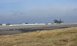 TSK'ya ait iki uçak NATO ülkesinin hava sahasında ilk defa silah kontrol görevi yaptı