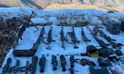 Pençe Kilit bölgesinde çok sayıda silah ve mühimmat ele geçirildi