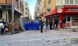 İstanbul'da baltalı dehşet; arkadaşının kafasını kesip balkondan attı