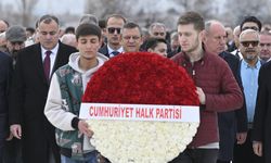 CHP Genel Başkanı Özel'den Baykal'ın mezarına ziyaret