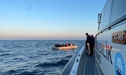 İzmir açıklarında 62 düzensiz göçmen kurtarıldı