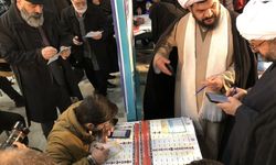İran'da oy verme işlemi uzatıldı