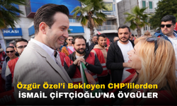 Özgür Özel’i Bekleyen CHP’lilerden AK Parti Adayı İsmail Çiftçioğlu’na Övgü Dolu Sözler
