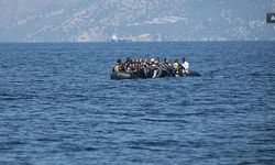 SonDakika: Ege Denizi'nde şişme bot battı 1 ölü 4 kayıp!
