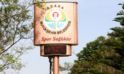 Vatandaş termometrelerin 42'yi gördüğü Adana'dan vazgeçmiyor