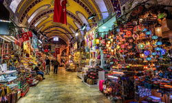 Kemeraltı'nda Neler Var? İzmir'in Tarihi Çarşısında Alışveriş Keyfinin Tadına Varın!