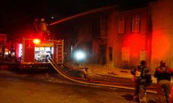 İzmir'deki Tekstil Atölyesinde Yangın | Yan Binalar Tahliye Edildi