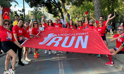 Maraton İzmir’de Medical Point Run Sporcuları TEV ve EÇEV İçin Koştu