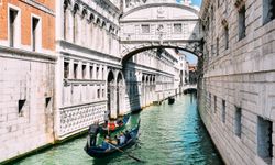Venedik Gondol Gezilerinden Fazlası | Günübirlik Ziyaretçiler Artık 5 Euro Ödeyecek