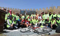 İzmir'de Gerçekleştirilen 11. Yeşilay Bisiklet Turu'nda Sağlıklı Yaşam Ruhu Canlandı