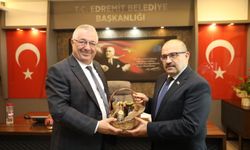 Valisi Ustaoğlu'ndan, Edremit Belediye Başkanına ziyaret