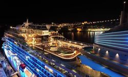 İstanbul'a Lüks ve Konfor Dolu Misafir | 16 Katlı Yüzen Otel!