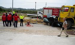Edremit-İzmir yolunda feci kaza! 3 ölü 1 yaralı