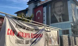 AK Parti İzmir il binası önünde Can Atalay'a destek pankartı asıldı!