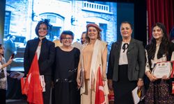 Başkan Nilüfer Çınarlı Mutlu “Zamansız Kadınlar” gösterisinde rol aldı