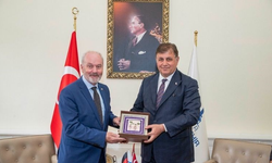 İzmir Büyükşehir Belediye Başkanı Cemil Tugay Avrupa'ya çıkarma yapacak