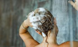 Banyo yaparken saç kremlerine dikkat! Saç bakımında önemli ipuçları