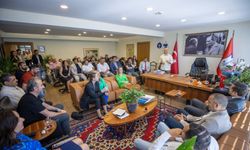 CHP'li Deniz Yücel'den Başkan Nilüfer Çınarlı Mutlu'ya ziyaret