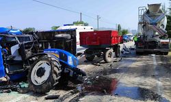 Dinar'da beton mikseri ile traktör çarpıştı