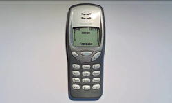Bir zamanların efsane telefonu 3210 yeni versiyonuyla geri dönüyor