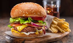 En ucuz hamburger hangi zincir restoranda yenir?