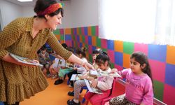 Konak'ta çocuklar kitap sevgisiyle buluşuyor