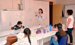 İzmir Diş Hekimleri'nden Görme Engelli Çocuklara Sağlık Eğitimi