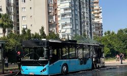 Antalya'da halk otobüsünde çıkan yangın söndürüldü