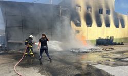 Antalya'da toptancı halinde çıkan yangında, 4 ardiye kullanılamaz hale geldi