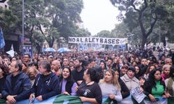 Arjantin'de Milei hükümeti karşıtı şiddetli protestolarda 40 kişi yaralandı