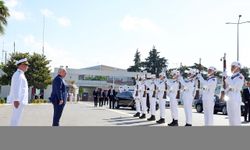 Bakan Güler, İstanbul Tersanesi Komutanlığında incelemelerde bulundu