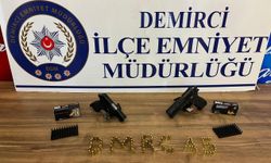 Demirci'de ruhsatsız tabanca ile yakalanan 2 kişi hakkında yasal işlem başlatıldı