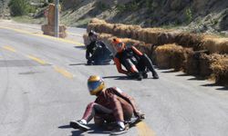 Dünya Kaykay İniş Şampiyonası öncesinde sporcular, Ergan Dağı'da test sürüşü yaptı