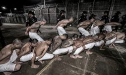 El Salvador'da Amerika kıtasının en büyük hapishanesine 2 bin çete üyesi nakledildi