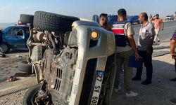 Gaziantep'te kamyonetle otomobilin çarpışması sonucu 4 kişi yaralandı
