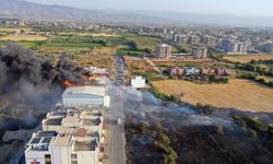 GÜNCELLEME - Aydın'da otluk alanda başlayan ve bir depoya sıçrayan yangına müdahale ediliyor