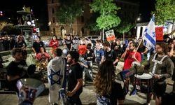 İsrailliler Batı Kudüs’te gösteri düzenleyerek Netanyahu’nun istifa etmesini istedi