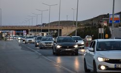 "Kilit kavşak" Kırıkkale'de bayram tatilinden dönüş yoğunluğu başladı