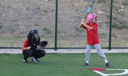 Köy okullarında softbol ile tanışan sporcular Türkiye'yi Avrupa'da temsil edecek
