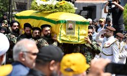 Lübnan'da İsrail'in öldürdüğü Hizbullah'ın saha komutanı için cenaze töreni düzenlendi